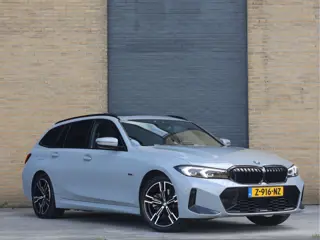 BMW 3 Serie Touring 330e xDrive M Sport | Pano | Haak | Camera | Sfeerverlichting