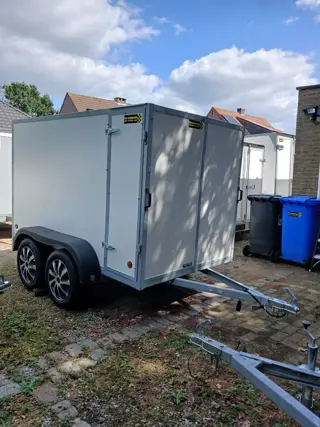 gesloten aanhangwagen roca