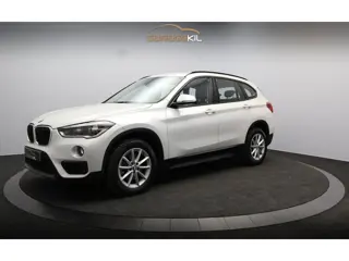 BMW X1 sDrive20i Centennial Executive Camera / Climate control / LED / Sport stuur / NAV / Trekhaak