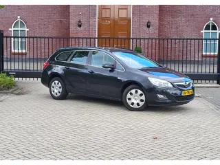 Opel Astra Sports Tourer 1.4 Business Edition / Airco / Navi / Pdc / Cruise / Nieuwe Apk