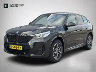 BMW IX1 XDrive30 Launch Edition M-SPORT 96% SOH (NL-auto, Dealer OnderH, Camera, Carplay, Navi, Lede