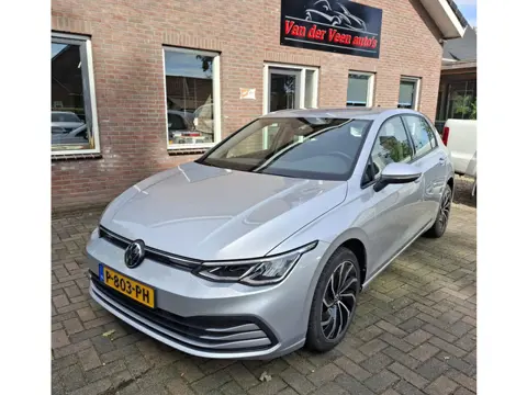 Volkswagen Golf 1.0 eTSI Life Business. Dealer onderhouden. O.a. carplay, adap. cruise, pdc, etc. Pr