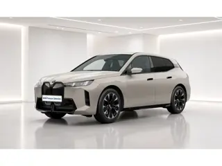 BMW iX xDrive45 101 kWh | 2026 | 21" | M Multifunctionele voorstoelen | Trekhaak | Driving Assistant