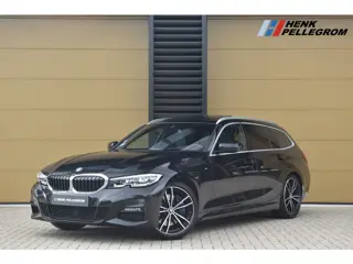 BMW 3 Serie Touring 330i High Exe * M-Sport * Panoramadak * Head-up * Sfeerverlichting * Camera *