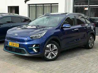 Kia E-Niro ExecutiveLine 64 kWh, NL-auto, SOH 100%, Stoelventilatie/verwarming, Schuif/kanteldak