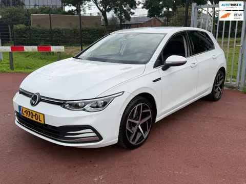 Volkswagen Golf 1.5 eTSI Style IQ light Camera Sfeer Memory ACC