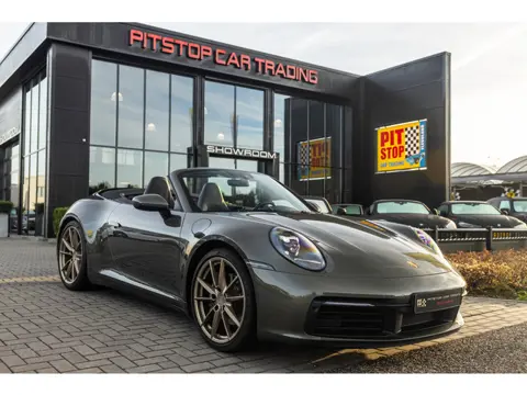 Porsche 911 Cabrio 992 3.0 Carrera, Aventurijn groen, PASM, Sportstoelen, Camera!