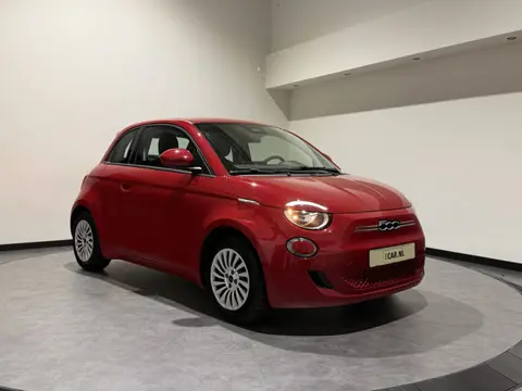 Fiat 500 3+1 42 kWh | Apple CarPlay - Android Auto | Stoelen verwarmd | Dodehoek detectie