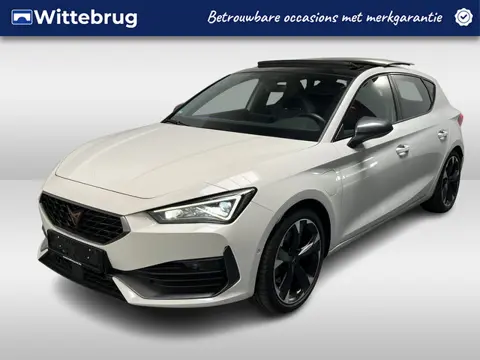 CUPRA Leon 1.4 e-Hybrid Performance / AUTOMAAT/ PANO/ PARK.SENSOR.V+A/ CAMERA/ FULL LINK/ CRUISE/ ST