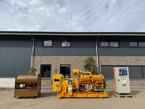Cummins KTA 38 G3 SDMO Leroy Somer 1000 kVA noodstroom generatorset aggregaat 820 hours