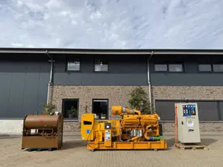 Cummins KTA 38 G3 SDMO Leroy Somer 1000 kVA noodstroom generatorset aggregaat 820 hours