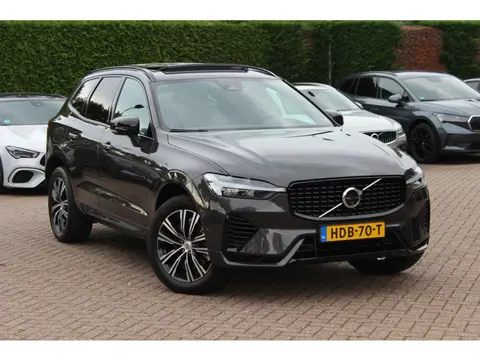 Volvo XC60 2.0 T6 Plug-in hybrid AWD Ultimate Black Edition R-Design / SoH 96,4% / Panoramadak / 360