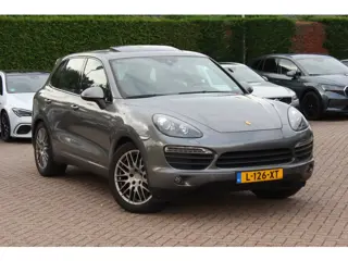 Porsche Cayenne 4.8 S / Trekhaak / Schuifdak / Camera / Leder / 20'' / Navigatie / Stoelverwarming /