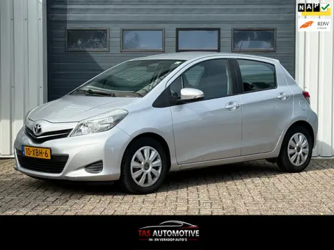 Toyota Yaris 1.3 VVT-i Aspiration 1e EIG / AUTOMAAT / NAVI