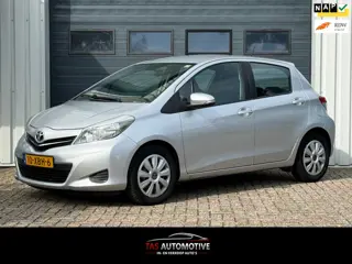 Toyota Yaris 1.3 VVT-i Aspiration 1e EIG / AUTOMAAT / NAVI
