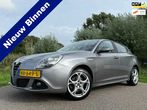 Alfa Romeo Giulietta 1.4 T Sprint Automaat | 1e Eigenaar | Navi | Clima | 17" Velgen | Alcantara | P