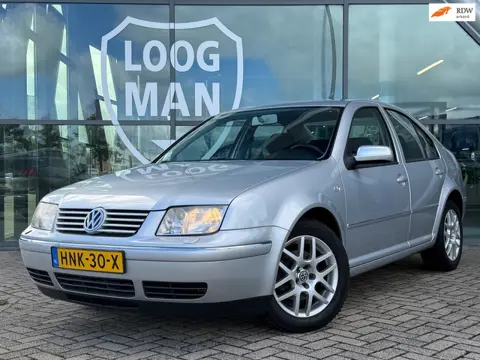Volkswagen BORA 1.6-16V Highline | Stoelverwarming | Airco!
