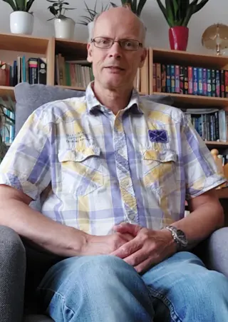 Zoek een vouw voor een verkleedpartij.