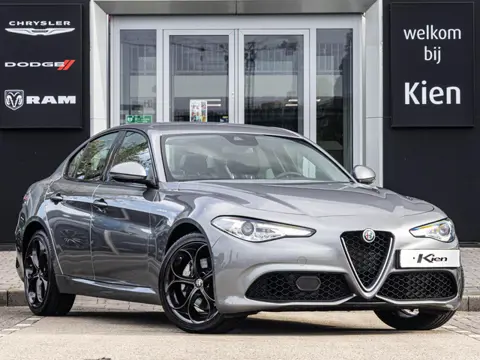 Alfa Romeo Giulia 2.0 T AWD Veloce 280 pk | leer | 19 inch | Veloce Stoelen | Navigatie | Memory