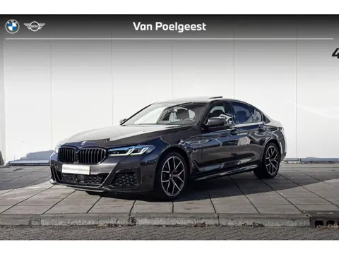 BMW 5 Serie Sedan 530e High Executive M-Sport / Head-Up / Glazen Schuifdak / Adaptive Cruise Control