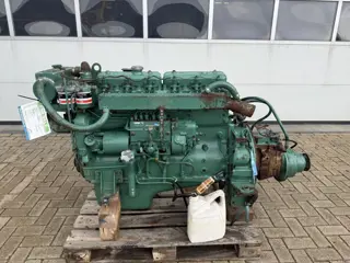 Volvo Penta D70B Diesel Motor 125 PK Marine Engine met keerkoppeling