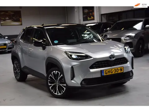 Toyota Yaris Cross 1.5 Hybrid Adventure Bi-Tone Hud Navi|Panoramadak|Garantie|Dealer Onderhouden