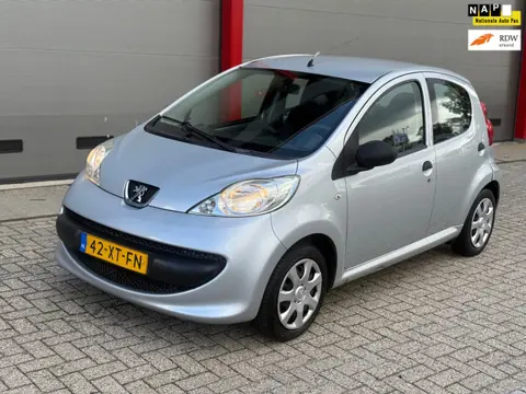 Peugeot 107 1.0-12V XR