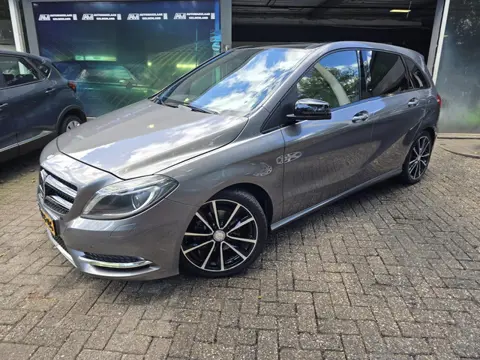 Mercedes-Benz B-klasse 180 Ambition | AUTOMAAT | 3/6 OF 12MND GARANTIE | NAVI | PANO DAK | CRUISE | 