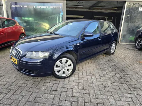Audi A3 Sportback 1.6 FSI Attraction | NIEUWE APK | AIRCO | 4x NW BANDEN | LMV | ELEC PAKKET |