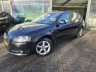 Audi A3 Sportback 1.6 Attraction | NIEUWE APK | AUTOMAAT | 12MND GARANTIE | AIRCO | LEDER |
