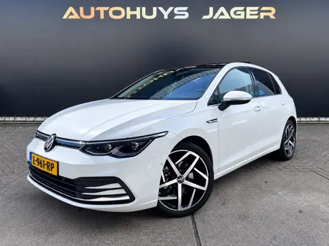 Volkswagen Golf 1.5 eTSI Style - Pano IQ light Massage Memory Carplay ACC