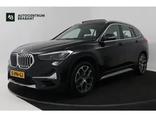 BMW X1 sDrive20i VDL Nedcar Edition (PANORAMADAK, CAMERA, STOELVERWARMING, PARKEERSENSOREN)