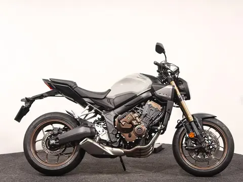 Honda CB 650 RC Pearl Smoky Gray (bj 2025)