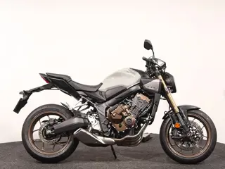 Honda CB 650 RC Pearl Smoky Gray (bj 2025)