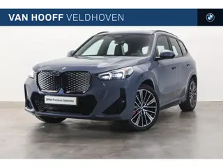 BMW iX1 eDrive20 M Sport / Panoramadak / Sportstoelen / Comfort Access / Adaptieve LED / PDC