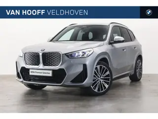 BMW iX1 xDrive30 M Sport / Sportstoelen / Achteruitrijcamera / Stoelverwarming / Getint glas