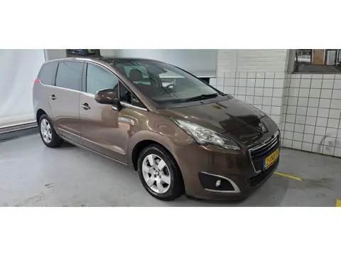 Peugeot 5008 1.6 e-HDi Blue Lease 5p.