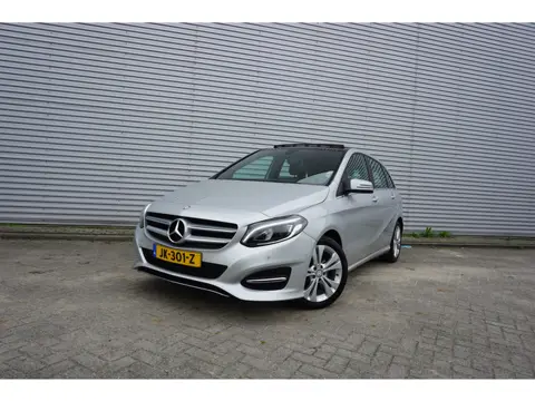 Mercedes-Benz B-Klasse 180 Prestige AUTOMAAT - Climate / Navi / Cruise / Stoelverw. / Pano / Parkeer