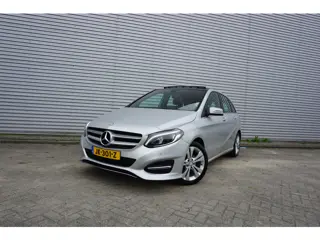 Mercedes-Benz B-Klasse 180 Prestige AUTOMAAT - Climate / Navi / Cruise / Stoelverw. / Pano / Parkeer