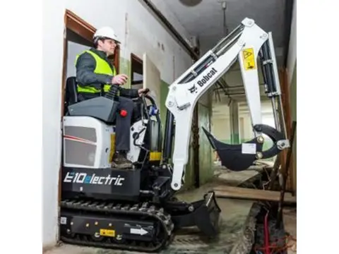 Bobcat E10e (Electric) met gratis CW05 wissel en bakken