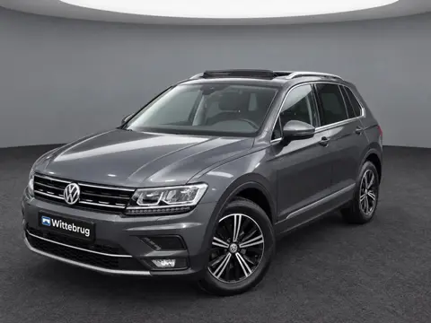 Volkswagen Tiguan 1.5 TSI ACT 150pk Highline DSG Automaat / Panorama schuifk dak / Navigatie / Wegkl