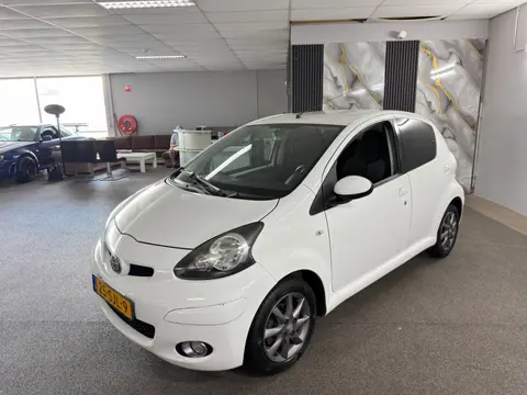 Toyota Aygo 1.0-12V Dynamic Navigator,Airco,E-Ramen,Navigatie,Lm velgen,N.A.P,5Deurs,2sleutels+boekj