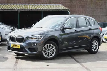 BMW X1 sDrive20i High Executive / NAP / Nieuwstaat 1ste Eig. / Trekhaak / Leder