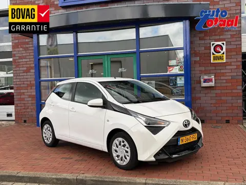 Toyota Aygo 1.0 VVT-i x-play Navigatie full map/ carplay/android