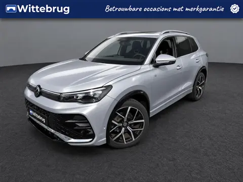 Volkswagen Tiguan 1.5 eTSI 150pk R-Line Business DSG Automaat / Panorama schuifk dak / LM 20 inch / 