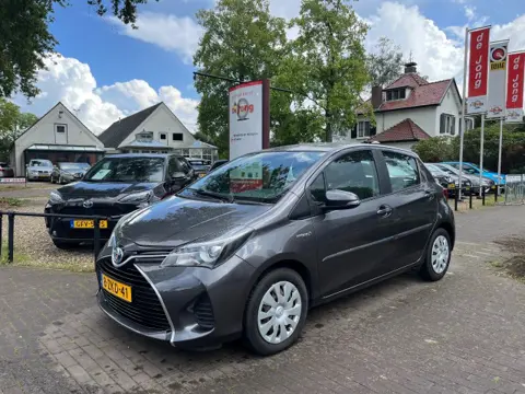 TOYOTA YARIS 1.5 HYBRID AUTOMAAT / CAMERA / CRUISE CTR. / AIRCO-ECC / ELEK. RAMEN / RADIO / BLUETOOTH