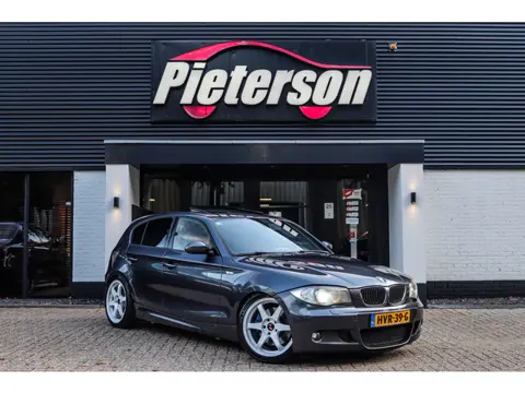 BMW 1-serie 130i M-Pakket PANO KLEPPENSYSTEEM NAVI CLIMA