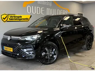 Volkswagen Tiguan 1.5 eHybrid R-Line Full Black | Trekhaak | Adaptive cruise | Massage | 360 camera 
