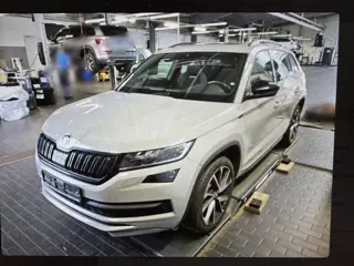Škoda Kodiaq 2.0 TSI 190pk 4x4 Sportline Business | Pano | Keyless | Canton | LED | RS-Stoelen |