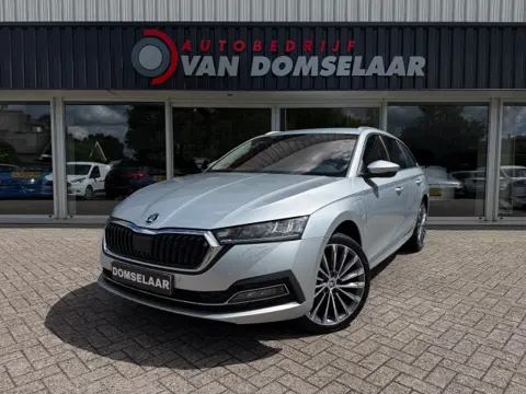SKODA OCTAVIA Combi 1.4 TSI iV PHEV Business Edition Plus - Camera Carplay Head Up Stoelverw. 